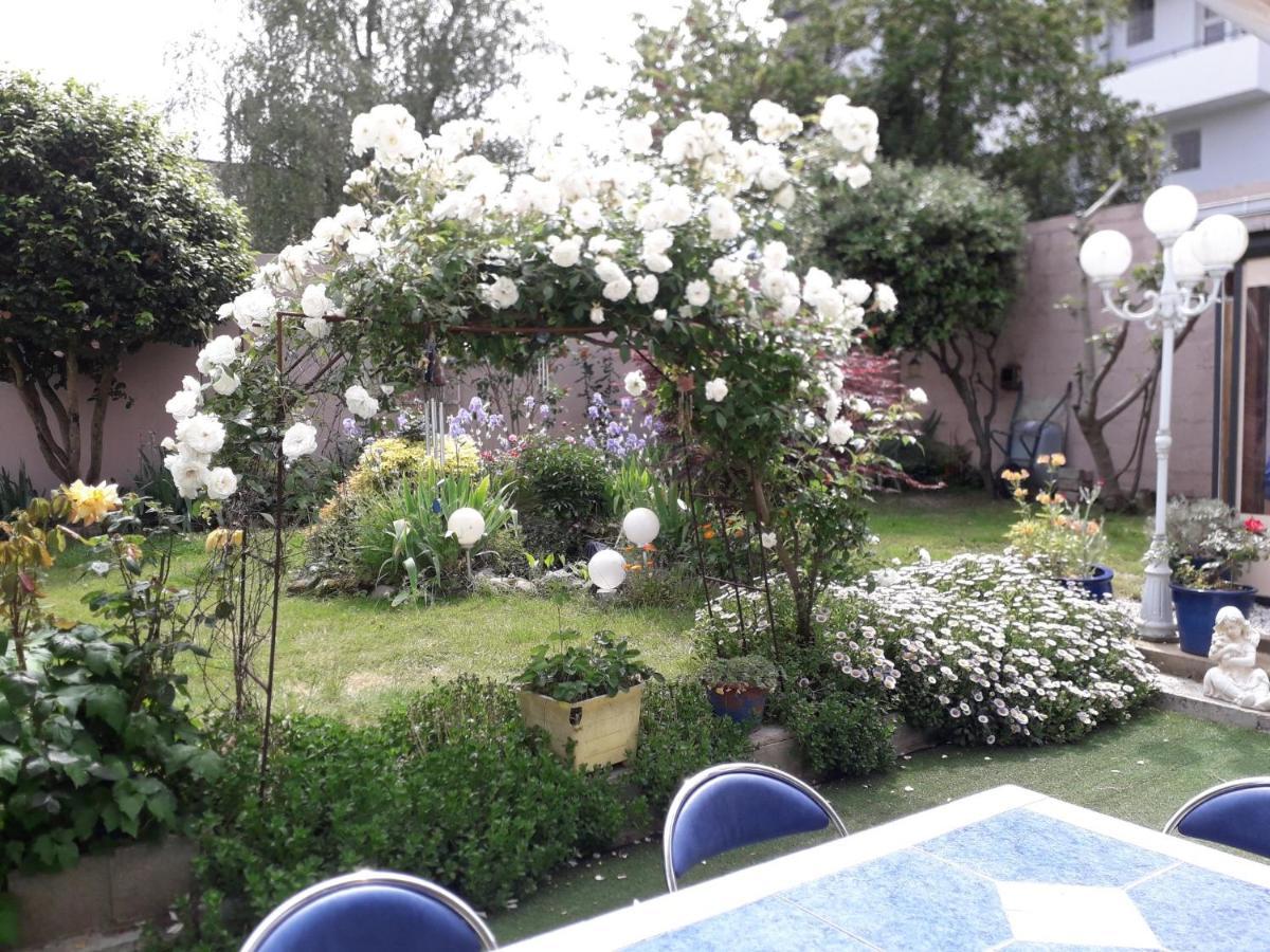 Le Jardin Fleuri Bed & Breakfast Saint-Nazaire  Exterior photo